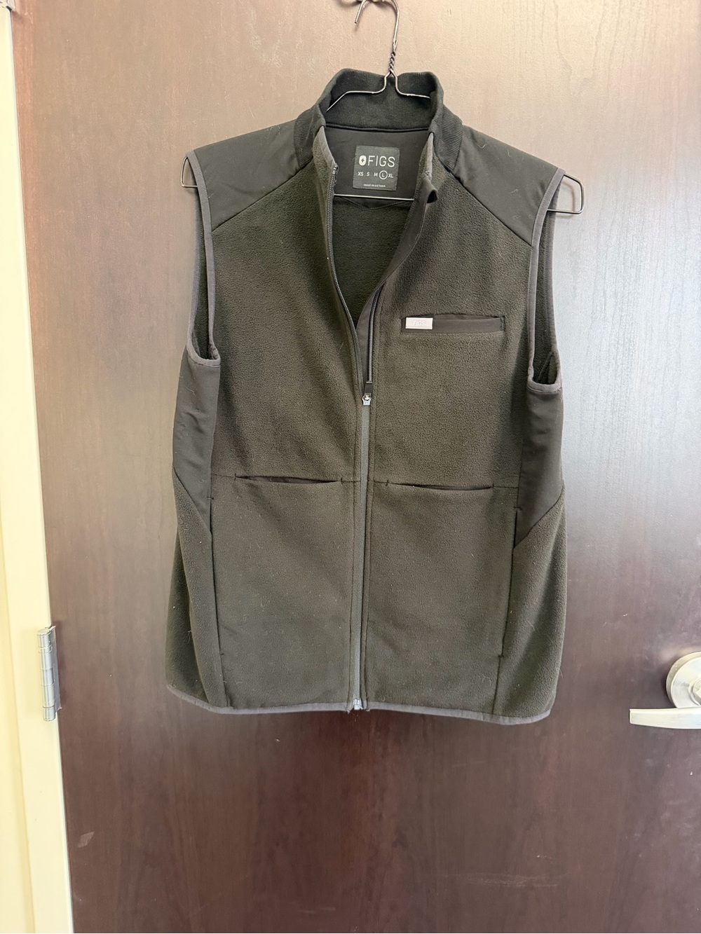 FIGS Women’s On-Shift Black Fleece Vest - Zip Front Scrub WXXOW1008 Large